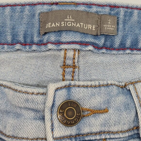 L.L. Bean Signature Denim Blue Jean Shorts Women's Size 2 32x5 299429 - Picture 3 of 8